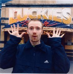© http://promo.mudhut.co.uk/ninjatune/mrscruff.jpg