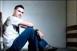 &copy; Sean Tyas