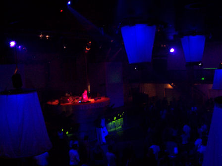 Jordy Lishious warming up