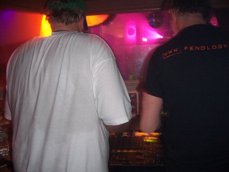 Woody van Eyden & Alex M.O.R.P.H. back-2-back